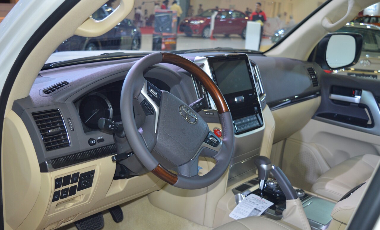 2017-toyota-land-cruiser-trd-interior-in-oman-jpg.579440