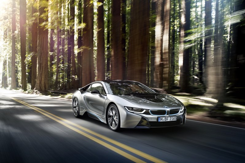 P90133047_highRes_the-bmw-i8-09-2013.